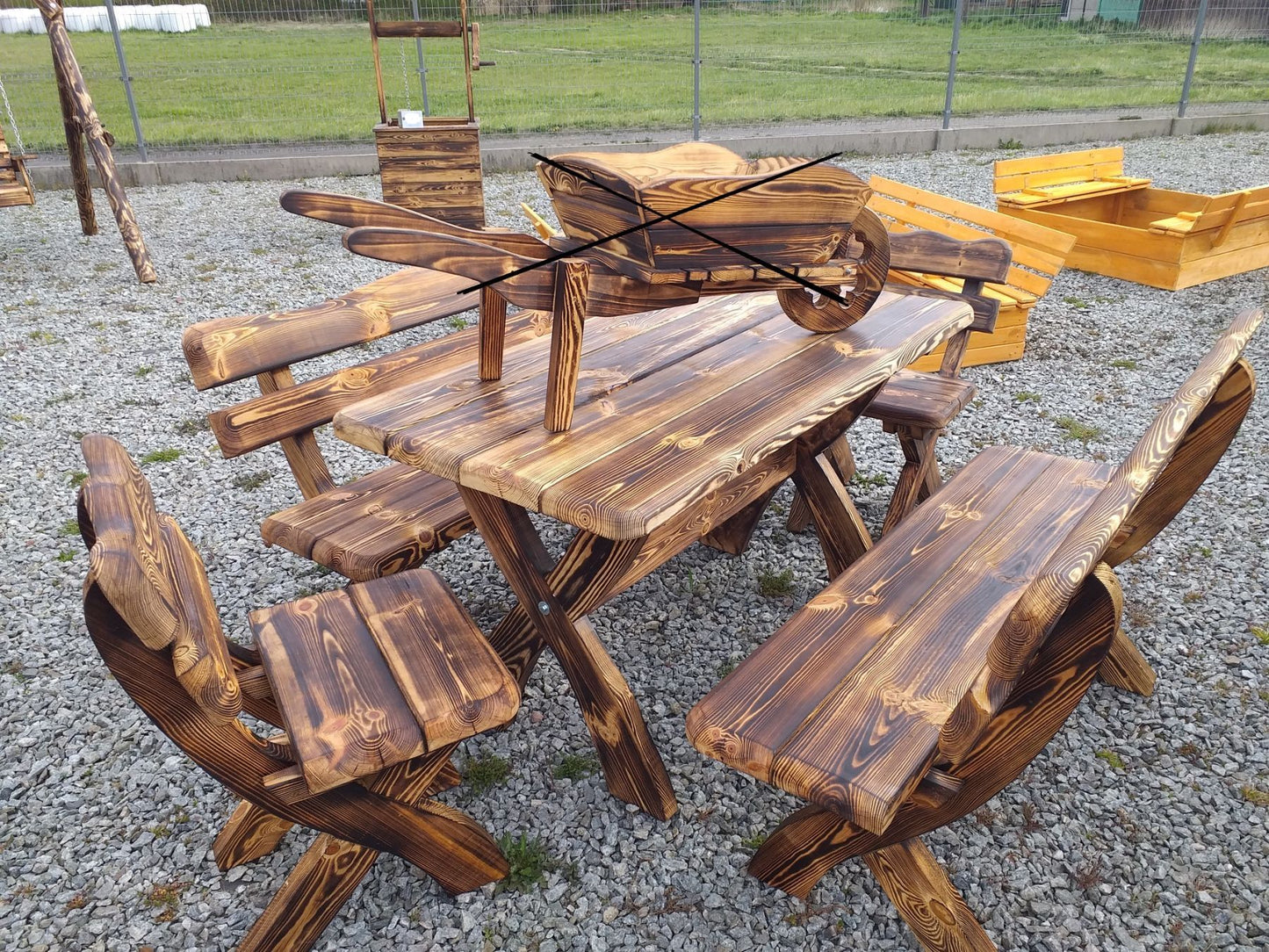 Gartenmöbel, Holzsitzgruppe, Tisch mit 2 Banken und 2 Stühlen, Farbe geflammt